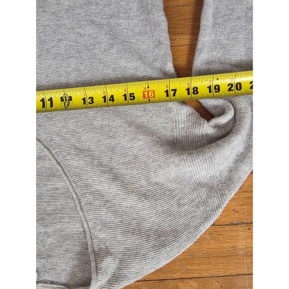 Madewell Grey Merino extra fine V-Neck Alpaca Sweater Size Medium A001814 - Picture 2 of 7